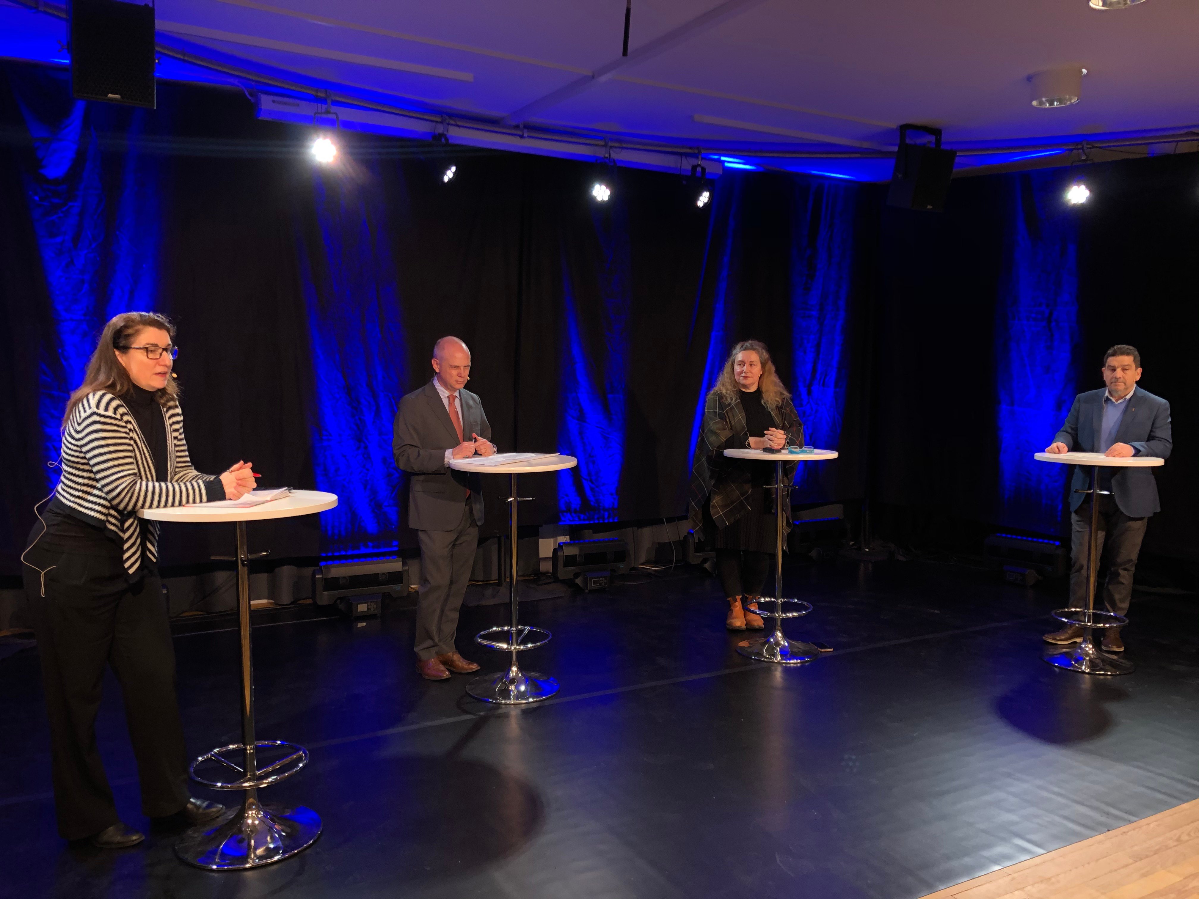 Näringslivschef Maria Karlsson och kommunalråden Urban Granström (S), Martina Hallström (C) och Marco Venegas (MP) under en pressträff om näringslivssatsningar januari 2021.