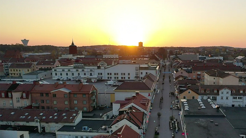 Vy över Nyköpings stad i soluppgång