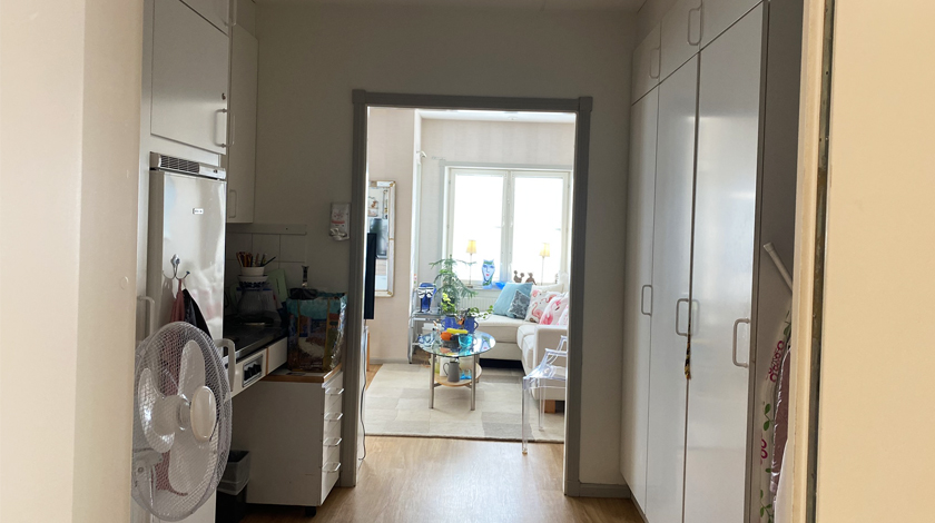 Hall och längre in ett rum, i en lägenhet på boendet Väverskan